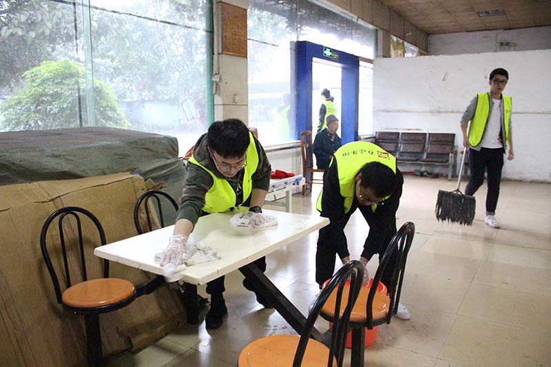 百投集團(tuán)團(tuán)委到養(yǎng)老院開展慰問活動(dòng)